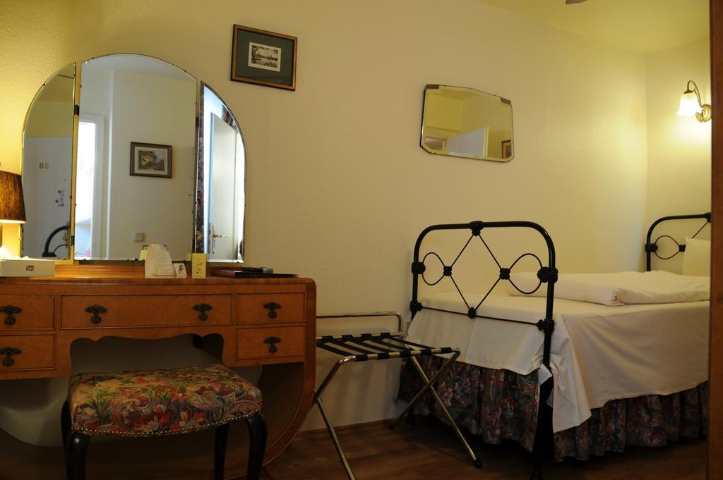 Hotel Admiral ヴィースバーデン 部屋 写真